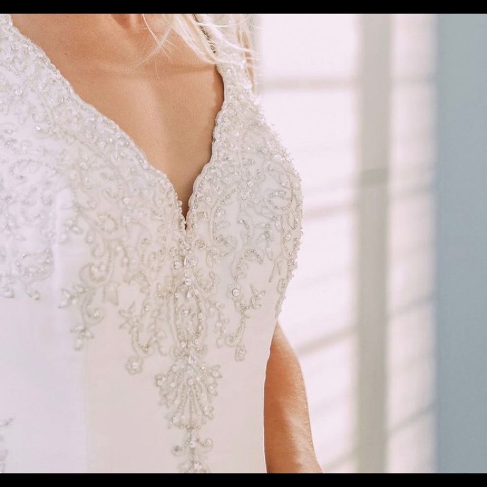 Wedding dress - Picture 4 of 4